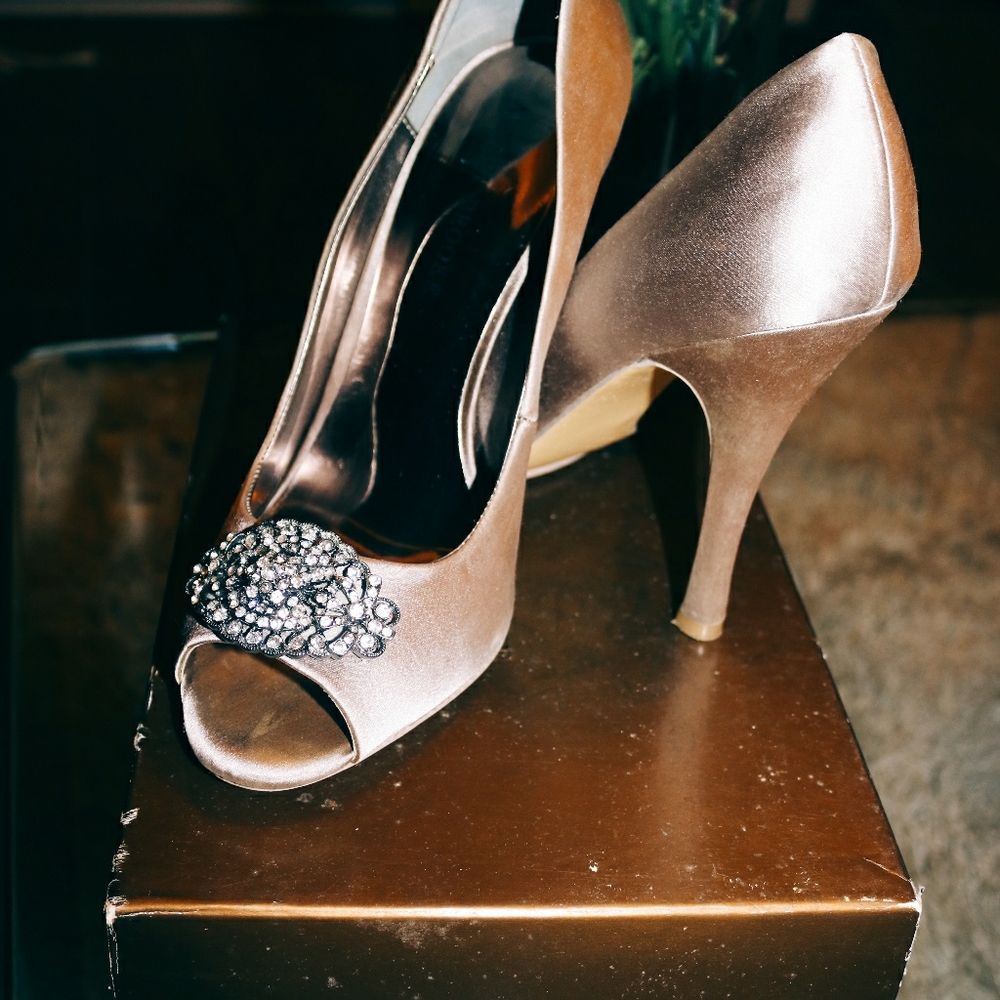 Aubrey Brooke Satin Pump
